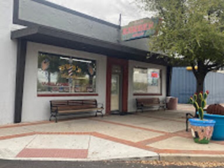 Buds Barber Shop.logo  768x577